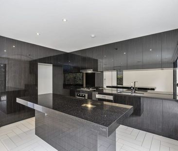 Stunning Two-Story, Three-Bedroom Home! - Photo 4