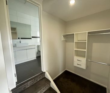 Live In The Lap of Luxury - Photo 4