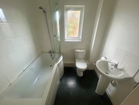 PETERBOROUGH - Photo 5