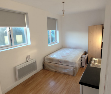 Studio to rent - Photo 2
