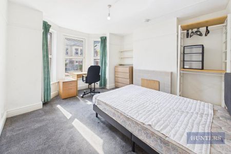 4 bedroom semi-detached house to rent - Photo 2