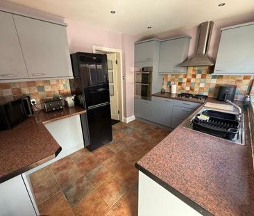 2 bedroom semi-detached house to rent - Photo 4