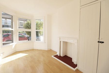 2 bedroom ground floor flat to rent - Photo 5