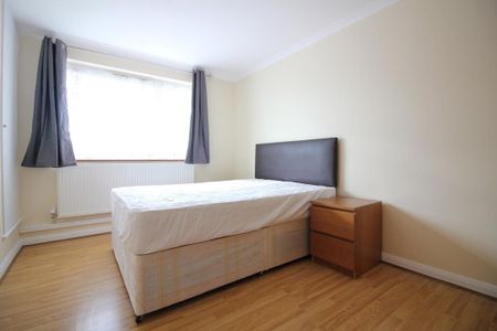 Ravenswood Gardens, Isleworth - Photo 4