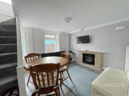 3 bedroom flat to rent - Photo 2