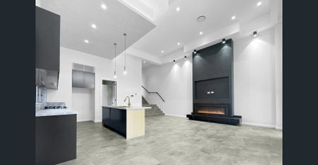 Near new luxury home in riverside location - Photo 2