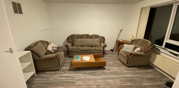 3 bedroom House To Let - Photo 2