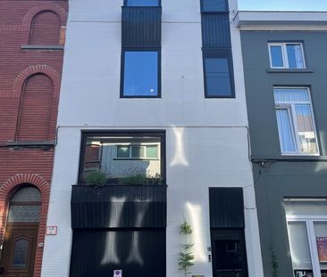 Spacious student room with sunny terrace in renovated house - Photo 2