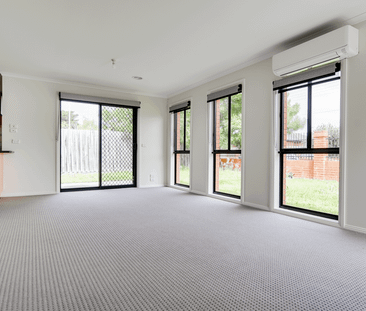 Modern unit, close to everything! - Photo 2