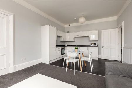 3 bedroom flat to rent - Photo 2