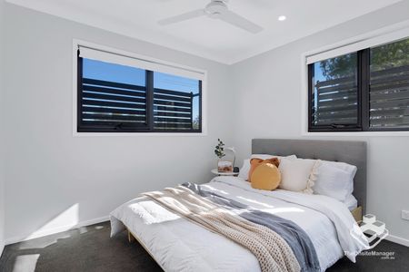 3 BED 2 BATH 2 CAR TOWNHOUSE AVAILABLE - Photo 5