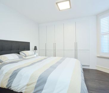 A beautifully presented two-bedroom garden apartment offering generous lateral living space and a stunning private garden in the heart of Primrose Hill - Photo 4