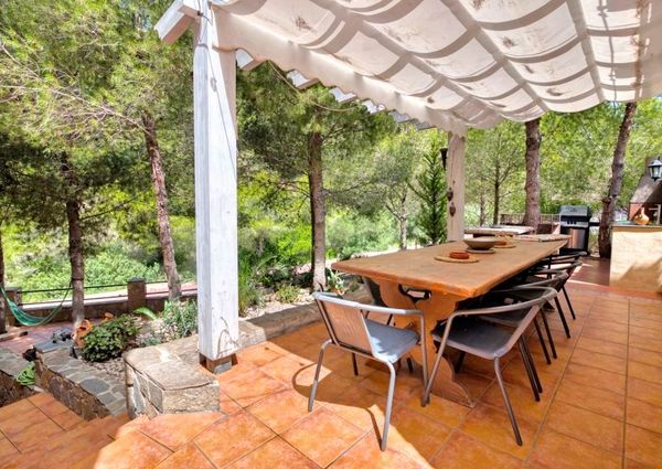 Villa for rent in Cumbre del Sol with 5 bedrooms