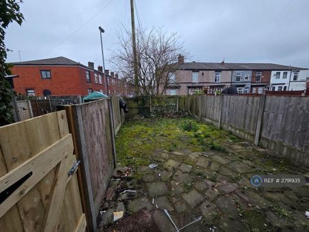 2 bedroom semi-detached house to rent - Photo 3