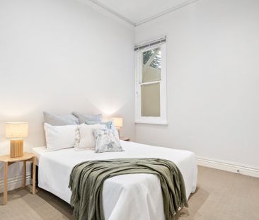 Charming 2-Bedroom House in Prime Port Melbourne Location - Photo 2