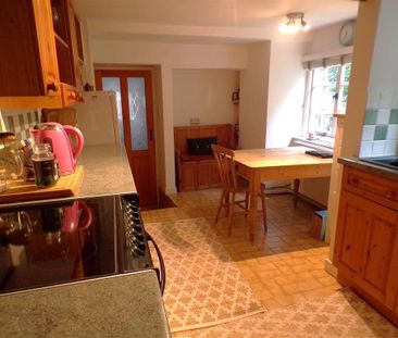 2 bedroom end of terrace house to rent - Photo 3