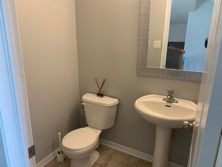 For Lease - 7133 Triumph Lane, Mississauga, Ontario - Photo 4