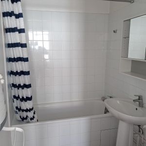 Location Appartement 1 pièce 38m² ST ETIENNE 42000 - Photo 2