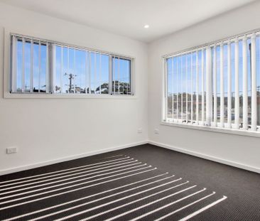 As New Townhouse in Prime Location! - Photo 5