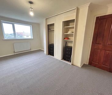 2 bedroom end of terrace house to rent - Photo 2