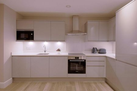 Petersfield Avenue, Slough, Berkshire,SL2 - Photo 5