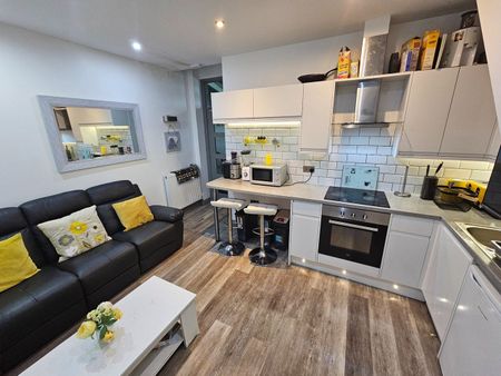 Room in a Shared House, Hersey Street, M6 - Photo 2