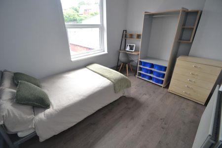 5 bedroom semi-detached house to rent - Photo 4