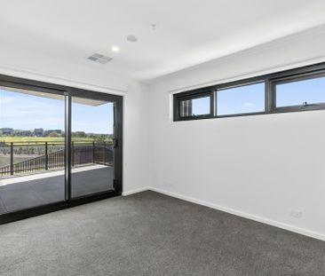 Stylish and Contemporary Design - Photo 2