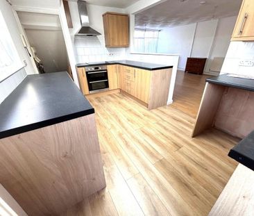 5 bedroom end of terrace house to rent - Photo 6