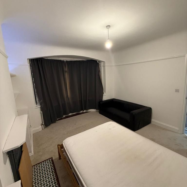 1 bedroom in a house share to rent - Photo 1