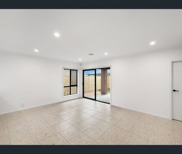15 Salters Street, Thornhill Park, Vic 3335 - Photo 3