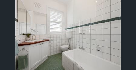 2 Bedroom + Study Top-Floor Art Deco Elegance in the Heart of St Kilda - Photo 4