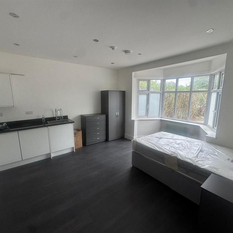 Studio to rent - Photo 2