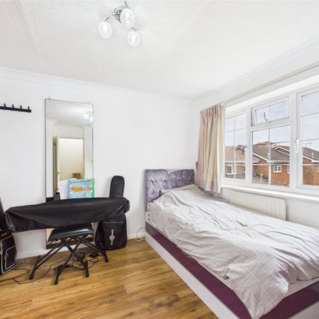 Cranbrook Drive, Berkshire Cranbrook Drive, Berkshire - Photo 3