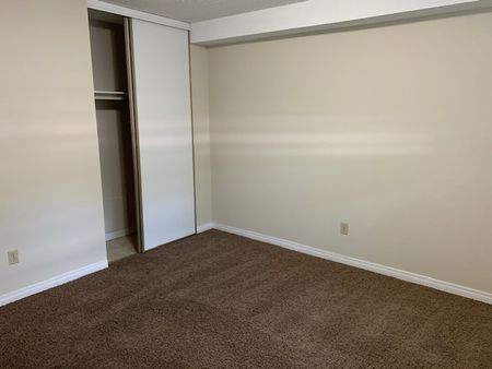 ONE BEDROOM APARTMENT IN DOWNTOWN RED DEER!! - Photo 3