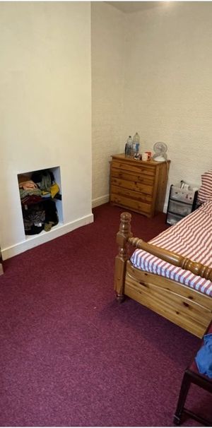 Room in a Shared House, Umberslade Road, B29 - Photo 1