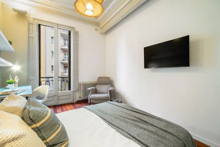 Avinguda de la Riera de Cassoles, Barcelona, Catalonia 08012 - Photo 4