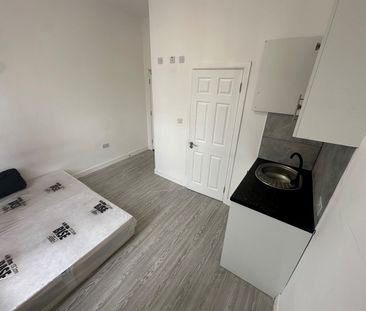 Room in a Shared Flat, Staplehurst Road, SE13 - Photo 3