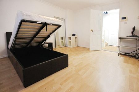 1 bedroom Flat To Let - Photo 3