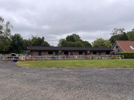 Equestrian property to rent - Photo 2