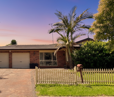 SPACIOUS FAMILY LIVING WITH A SUMMER SPARK! - Photo 2