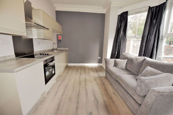 1 bedroom Apartment in Midland Road, Leeds - Photo 1