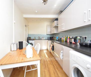 12 bedroom end of terrace house to rent - Photo 1