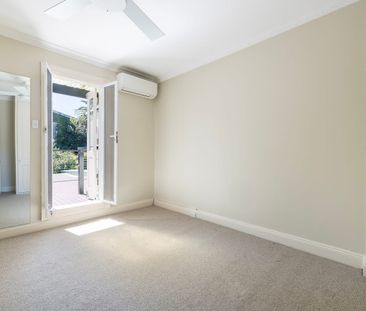 Classic Victorian terrace in parkside setting - Photo 3