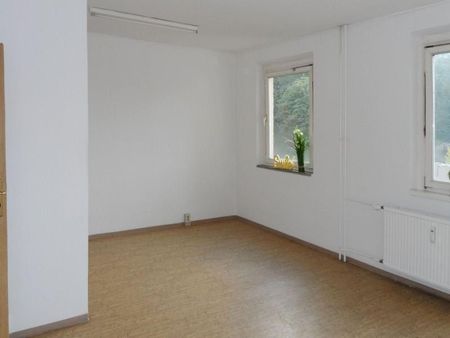 Kleine 2-Raum-Wohnung für Sportliche! Küche mit Fenster // Wannenbad // Balkon mit Weitblick! - Photo 2