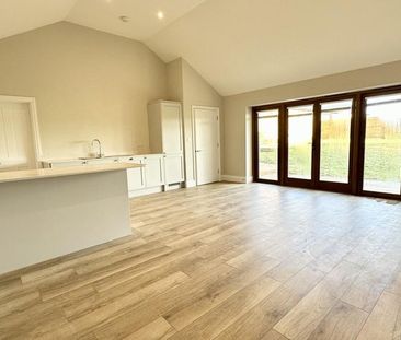 2 bedroom barn conversion to rent - Photo 1