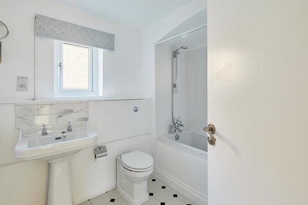 4 bedroom townhouse to rent - Photo 1