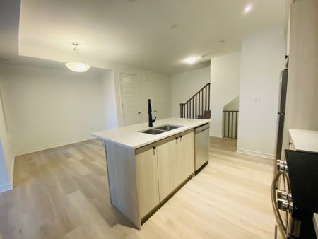 For Lease - 20 Ennerdale Street, Barrie, Ontario - Photo 4