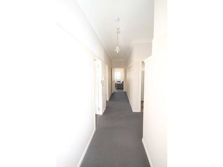 Comfortable Family Home on Belgravia - Photo 3