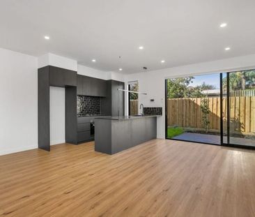 Spacious home in quiet and convenient location - Photo 3